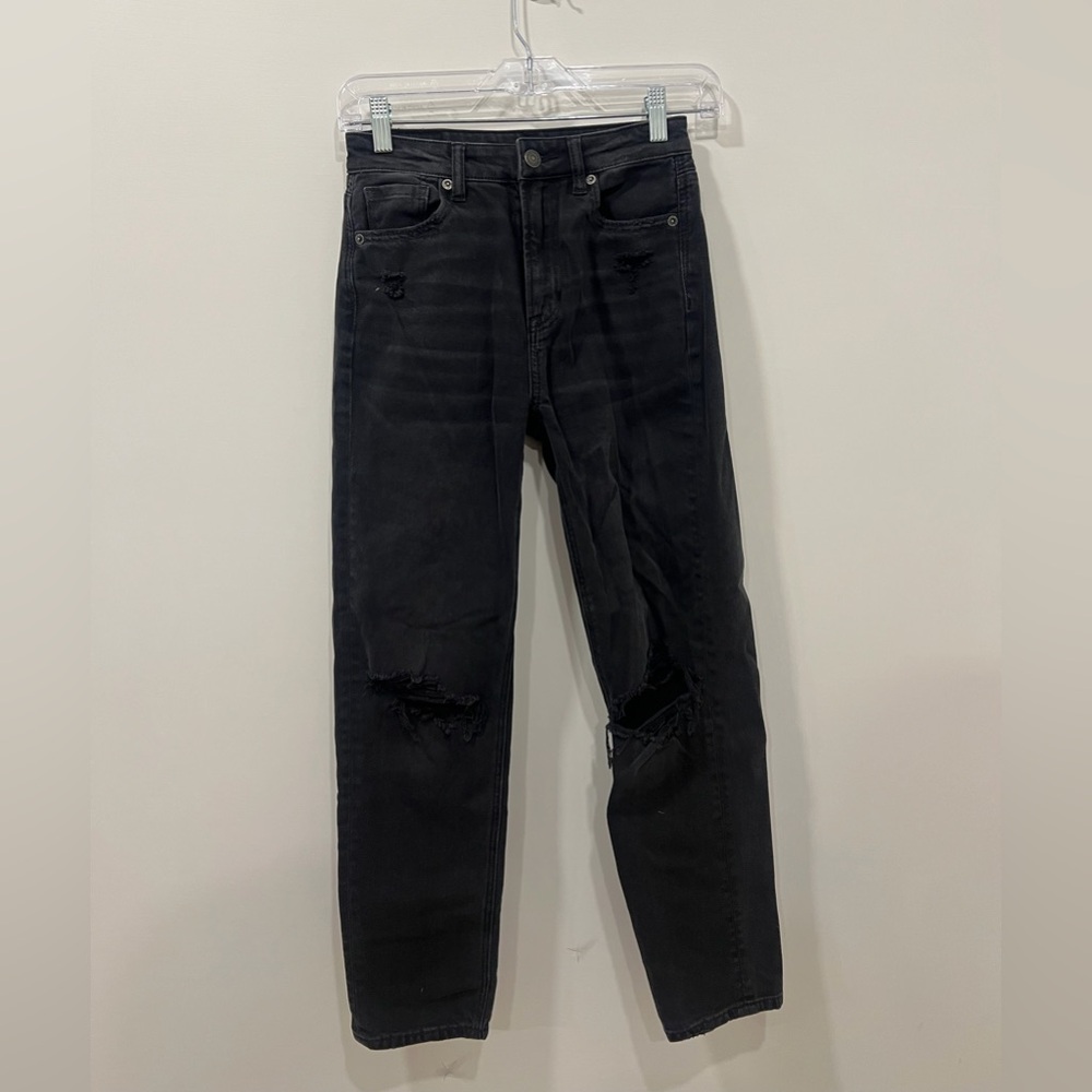 American Eagle Ripped Mom Jeans - 95% Cotton